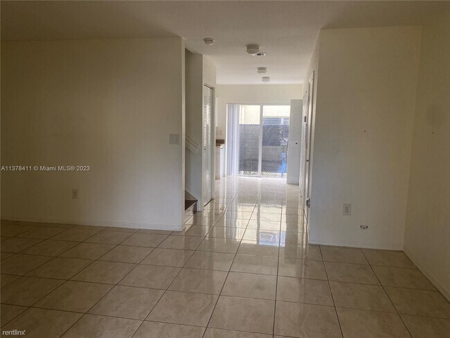 Building Photo - 3 br, 2.5 bath House - 2032 NE 167th St # ...