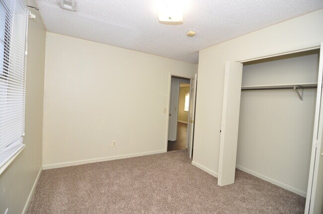 Foto del edificio - 4524 Bonnell Dr NW