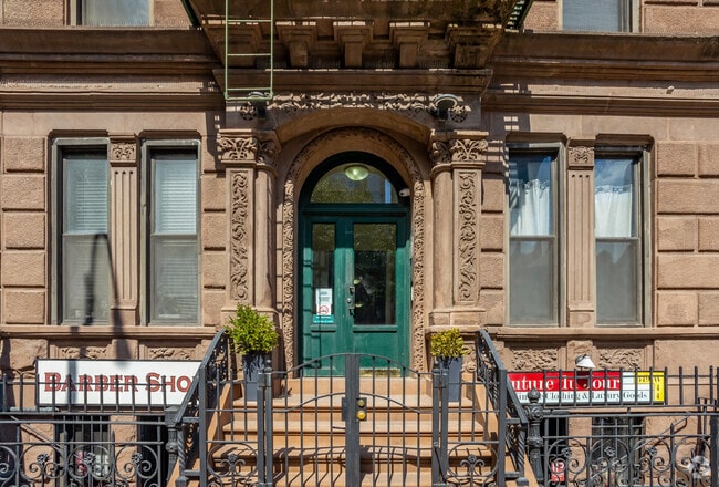 Entrance - 349 W 44th St