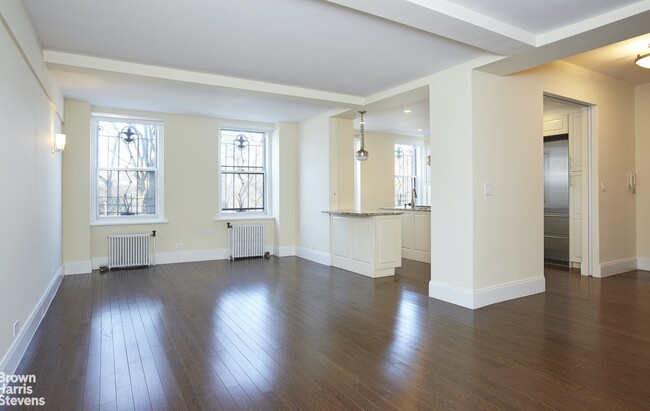 Building Photo - SPACIOUS 2-BED / 2-BATH ON PARK