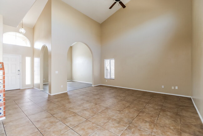Building Photo - 7130 W Maple Ridge Dr