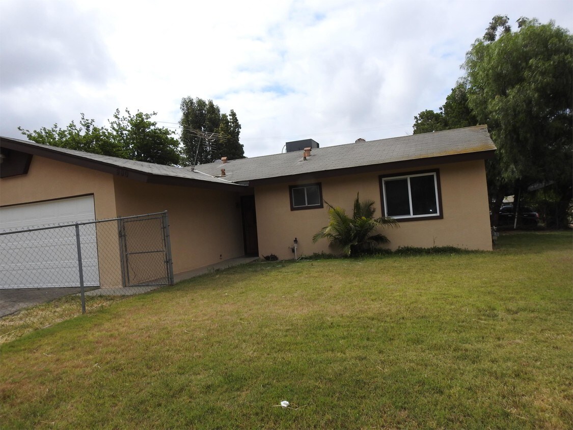 Primary Photo - 990 Fourth St