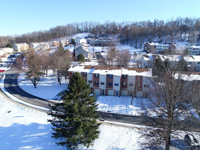 Building Photo - 212 Woodhaven Dr