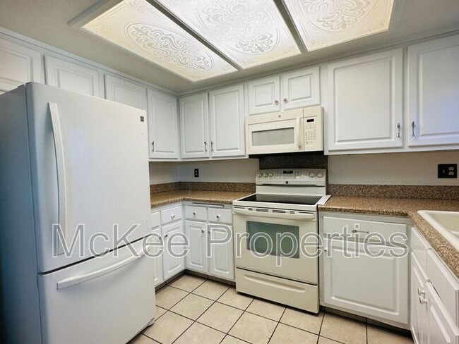 Building Photo - 1000 2nd St