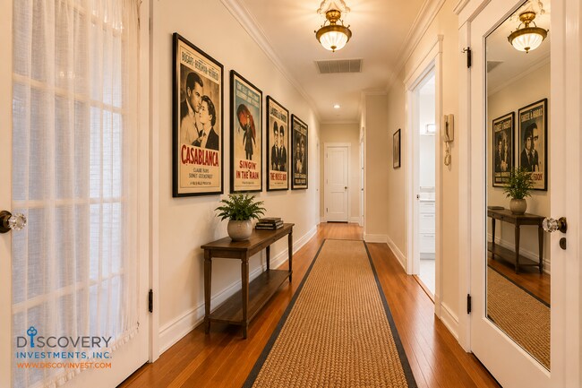Foto del edificio - Classic Berkeley Condo with Tasteful Modern Updates