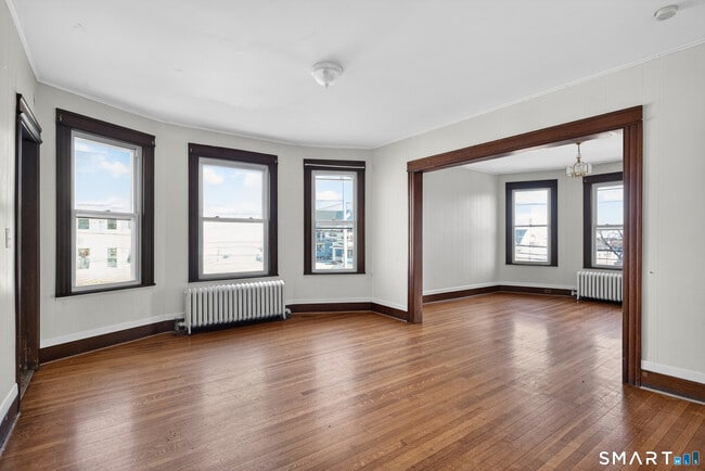 Building Photo - 361 Ridgefield Ave