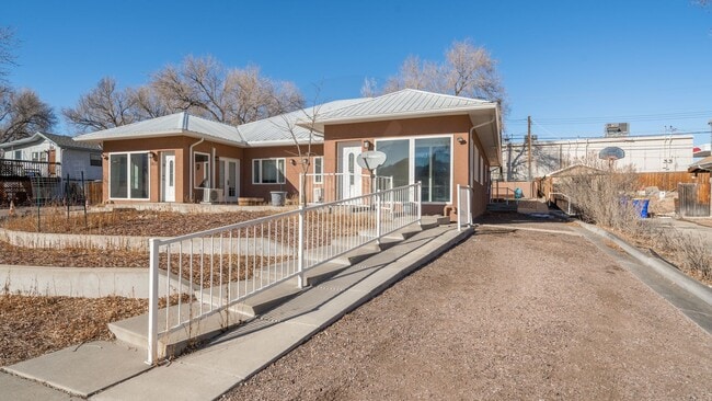 Building Photo - West Side Charmer in Old Colorado City