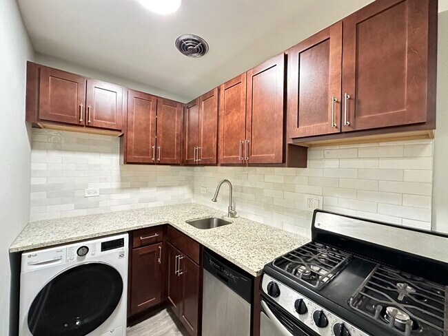 Foto del edificio - 448 W Barry Ave