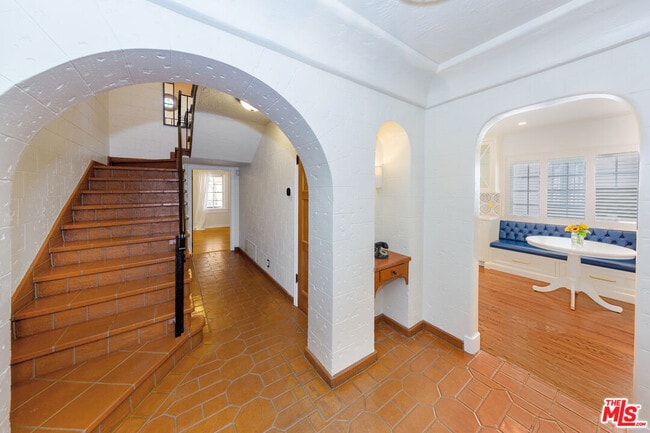 Building Photo - 1335 Moncado Dr