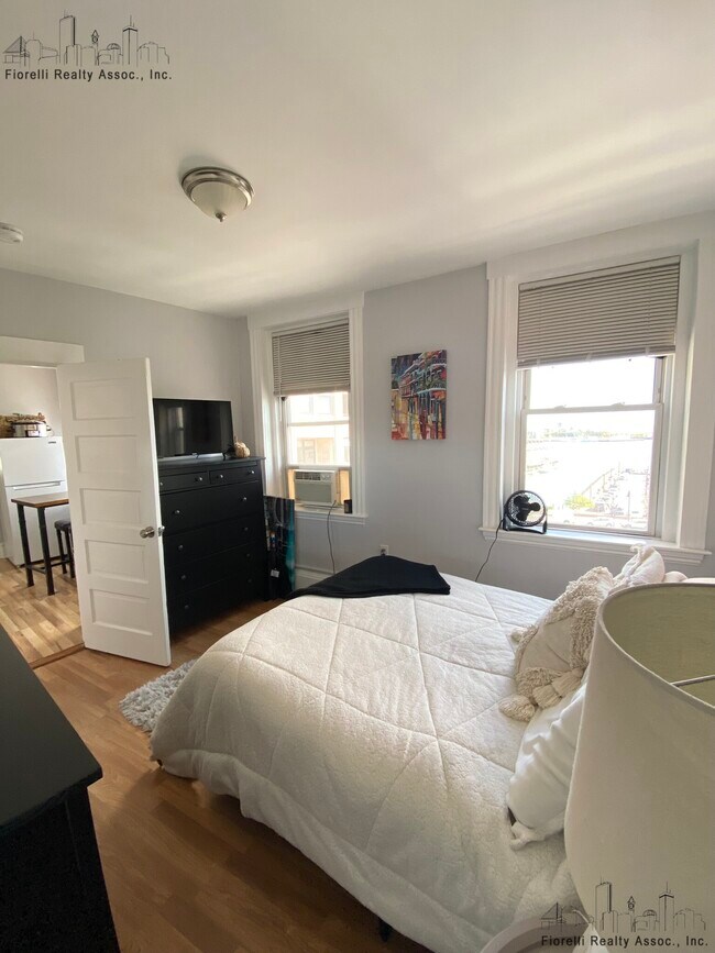 Building Photo - 332 North St