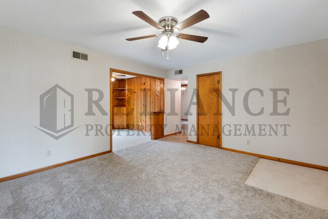 Foto del edificio - 814 Prairie Park Rd