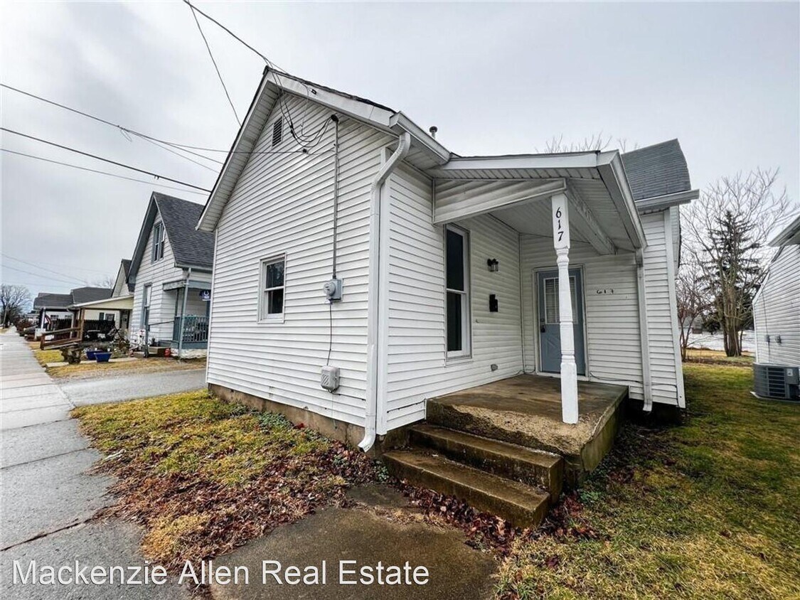 2 br, 1 bath House 617 S Tompkins House Rental in Shelbyville, IN
