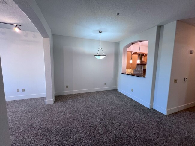 Building Photo - 2600 Hillsboro Pike