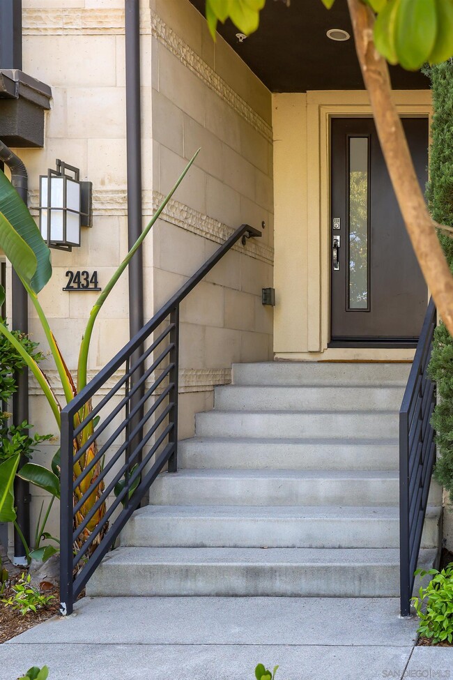 Building Photo - 2434 Via Alta