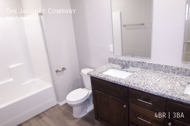 Building Photo - 800 E Daniels St