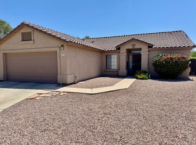 Building Photo - Fantastic 3 Bedroom/2 Bath Single Level Home, Corner Lot!