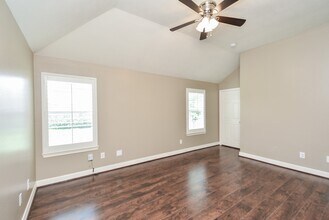 Building Photo - 15975 Cottage Ivy Cir