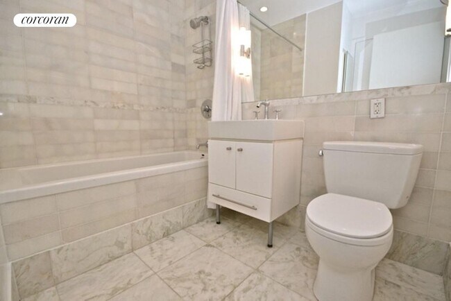 Foto del edificio - 635 W 42nd St