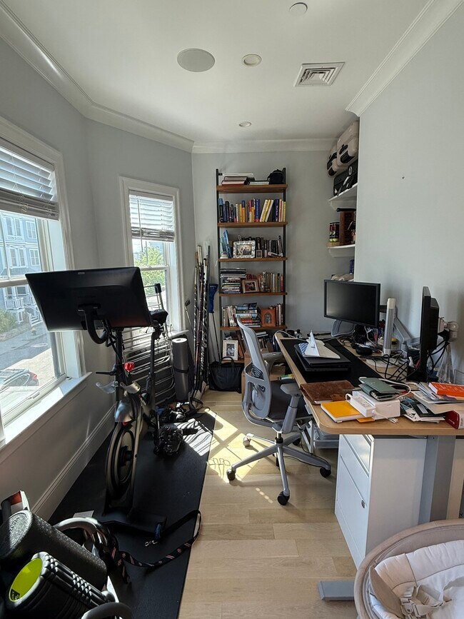 Foto del edificio - 24 Roseclair St