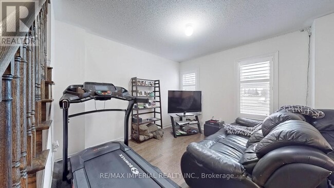 Building Photo - 7 Cornerside Way