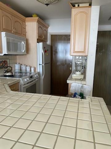 Building Photo - 2899 Collins Ave