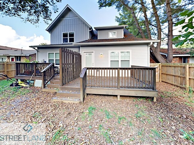 Building Photo - 2022 Greenwood Cir