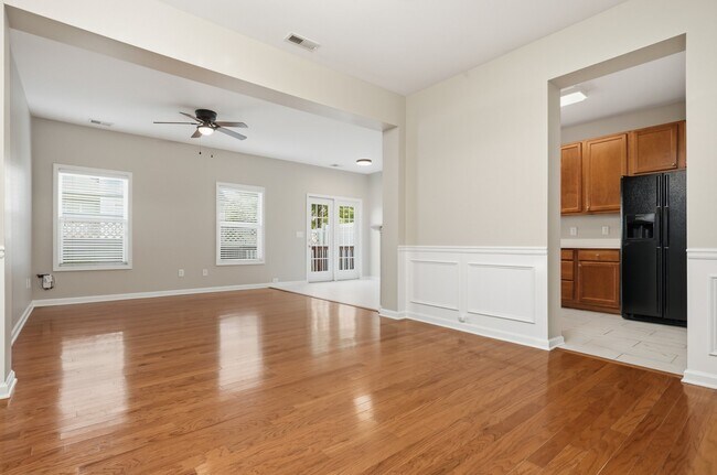 Building Photo - 1813 Willow Branch Ln