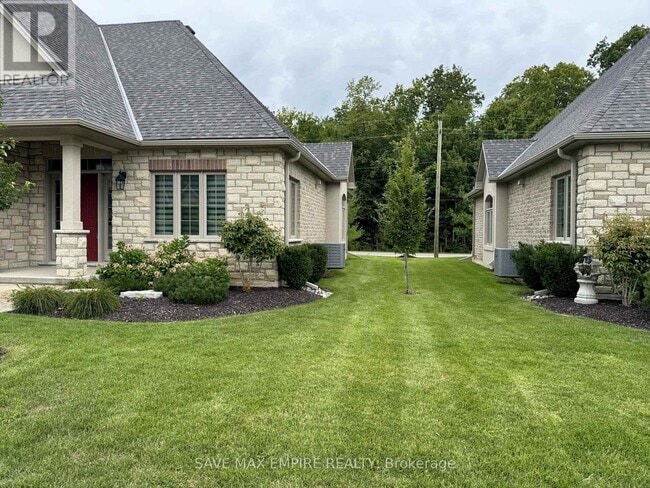 Building Photo - 5-405 Wood Haven Dr