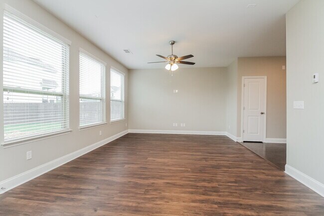 Foto del edificio - 1005 Keeneland Dr
