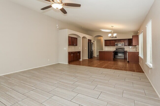 Foto del edificio - 16755 W Polk St