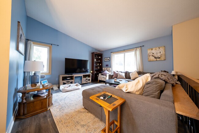 Foto del edificio - 4222 Goldenrod Ln N