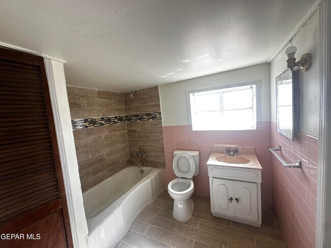 Foto del edificio - 7024 4th Ave