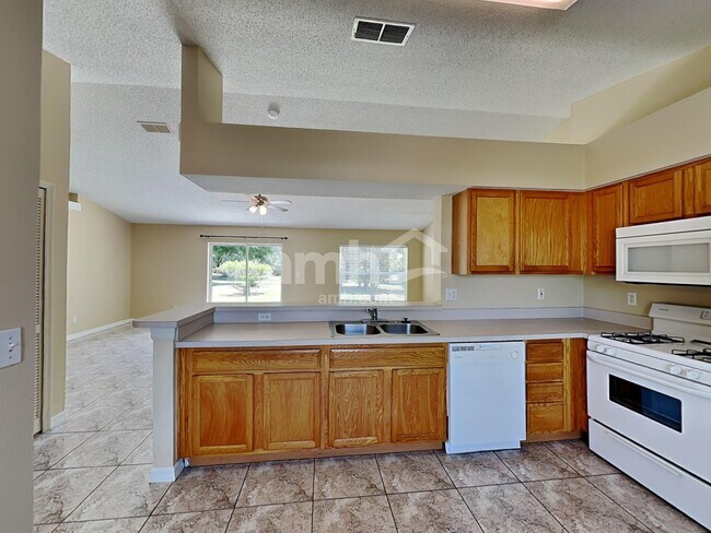Foto del edificio - 12001 Goldenstar Ln