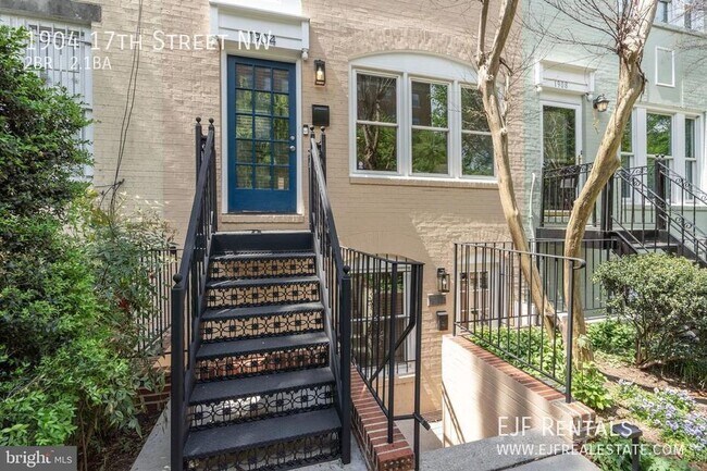 Building Photo - Dupont Circle Duplex Two Bedroom In Amazin...