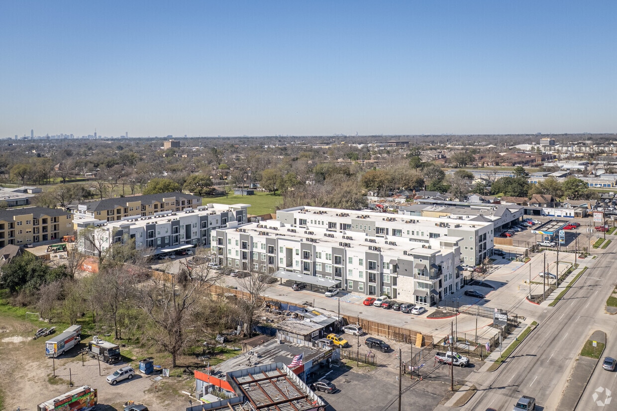 510 E Little York Rd - Aria at Little York