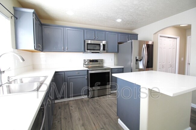 Building Photo - 639 E Willowbrook Dr