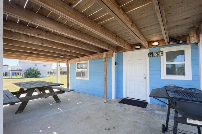 Foto del edificio - 4111 Oleander Dr