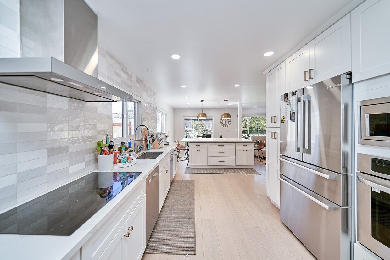 Foto principal - 6231 Lochvale Dr