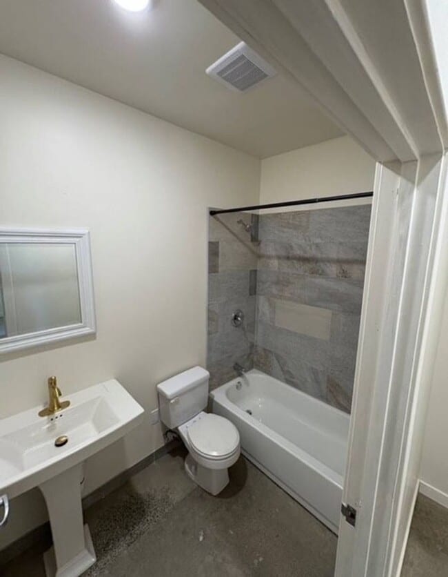 Building Photo - Brand New 1 Bedroom