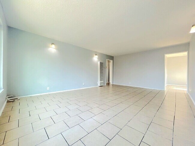 Foto del edificio - 8118 Stanford Ave