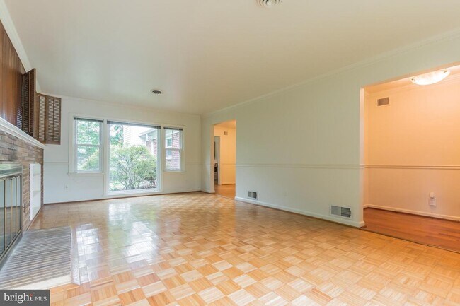 Foto del edificio - 9702 Bellevue Dr