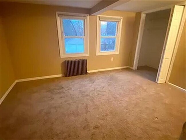 Building Photo - Spacious 3 BD