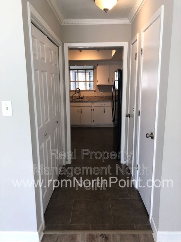 Building Photo - 676 Anderson Walk