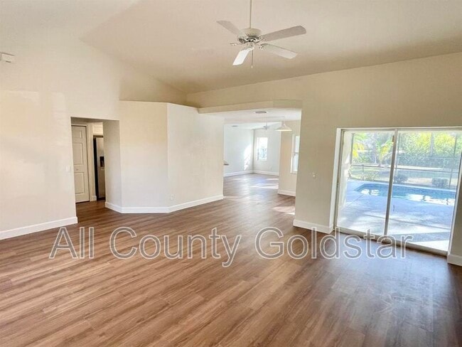 Foto del edificio - 2485 Traverse Ave