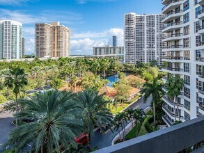 Building Photo - 3600 Mystic Pointe Dr