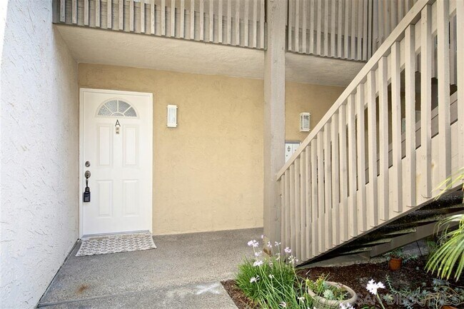 Building Photo - 8529 Villa La Jolla Dr
