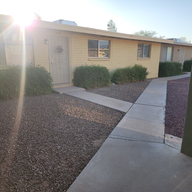 Foto del edificio - 3001 E Blacklidge Dr