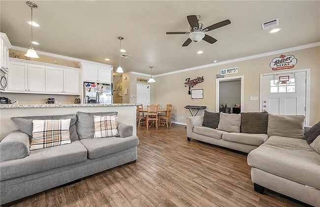 Building Photo - 119 Sterling St