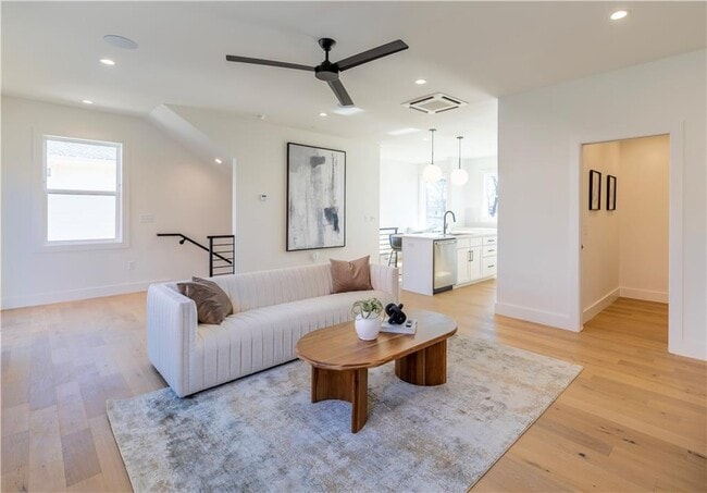 Building Photo - 622 Sweetspire Ct