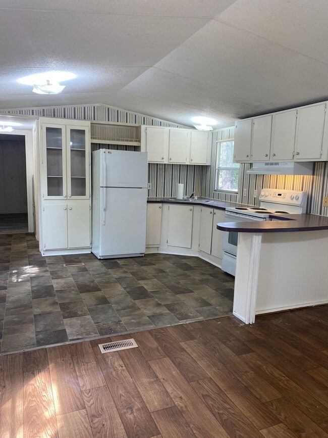 Foto del edificio - 21321 Crawford Lake Rd